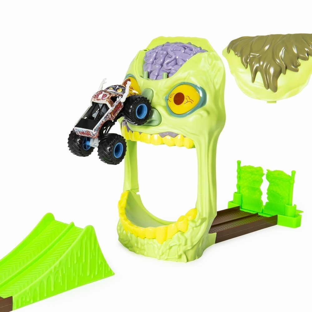 Set de joaca Monster Jam - Zombie Madness, masinuta inclusa - eMAG.ro