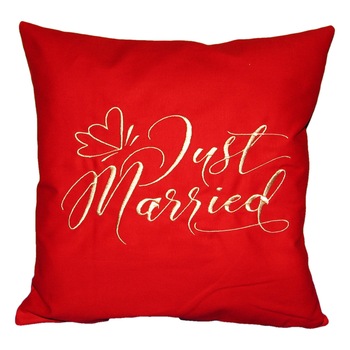 Perna decorativa Just Married, rosu, Happy Gifts, 40 x 40 cm Perna decorativa Just Married, rosu, Happy Gifts, 40 x 40 cm