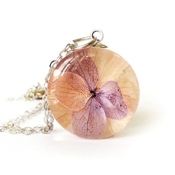 lant cu pandantiv rasina cu petale hortensie flori naturale handmade emilyray imagen 3_0_
0
