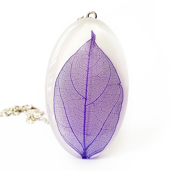 lant cu pandantiv din rasina cu frunza naturala uscata handmade emilyray imagen 19_0_
0