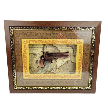 Tablou cu pistol Two Barrel Gun Model 5, si harta lumii in Epoca Moderna Tablou cu pistol Two Barrel Gun Model 5, si harta lumii in Epoca Moderna