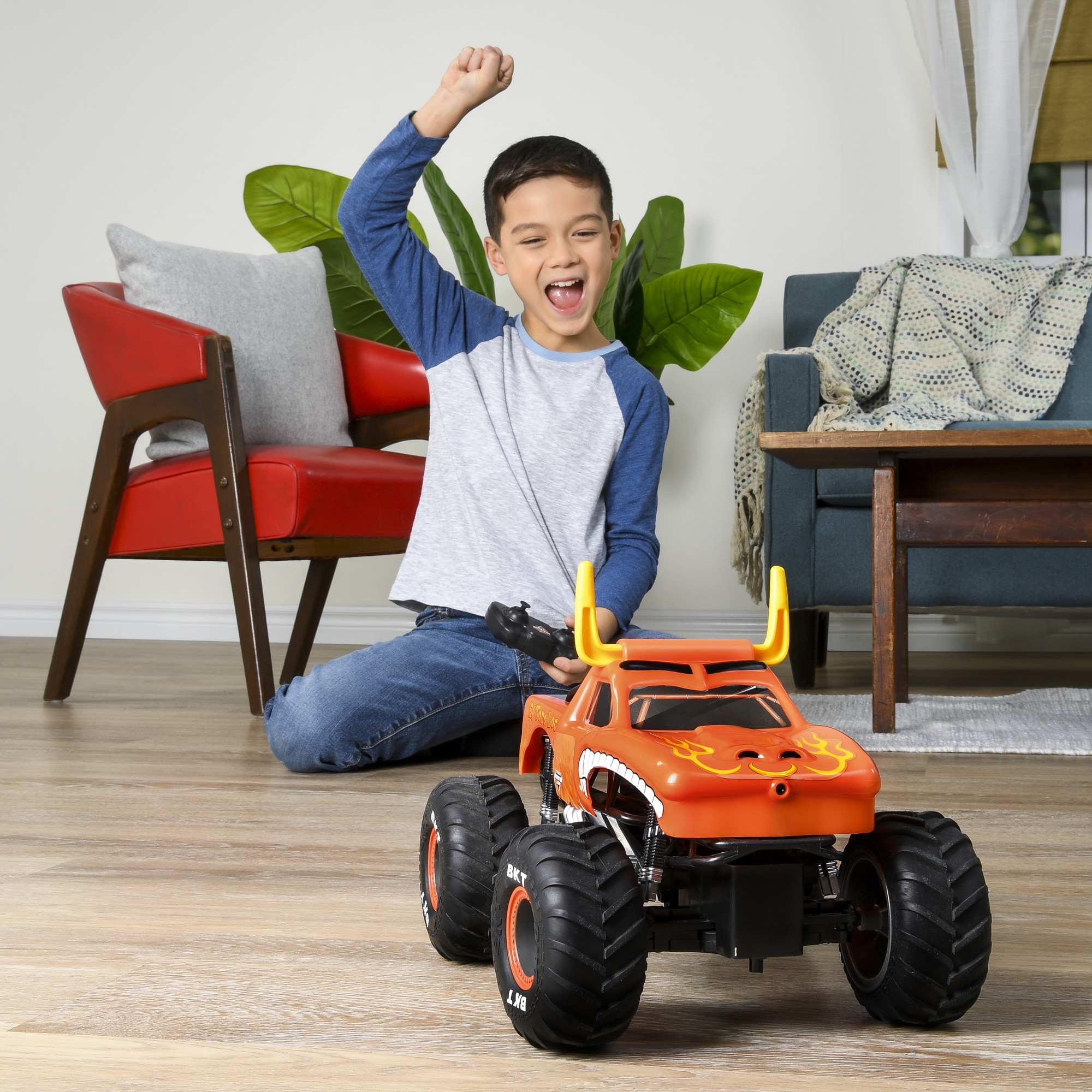 El toro loco remote control store monster truck