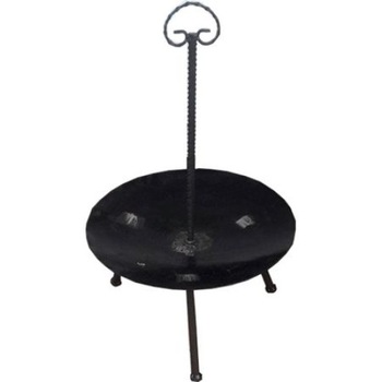 Gratar disc din otel, din taler de tractor, picioare detasabile, grosime 3,5 mm, diametru 46 centimetri Gratar disc din otel, din taler de tractor, picioare detasabile, grosime 3,5 mm, diametru 46 centimetri