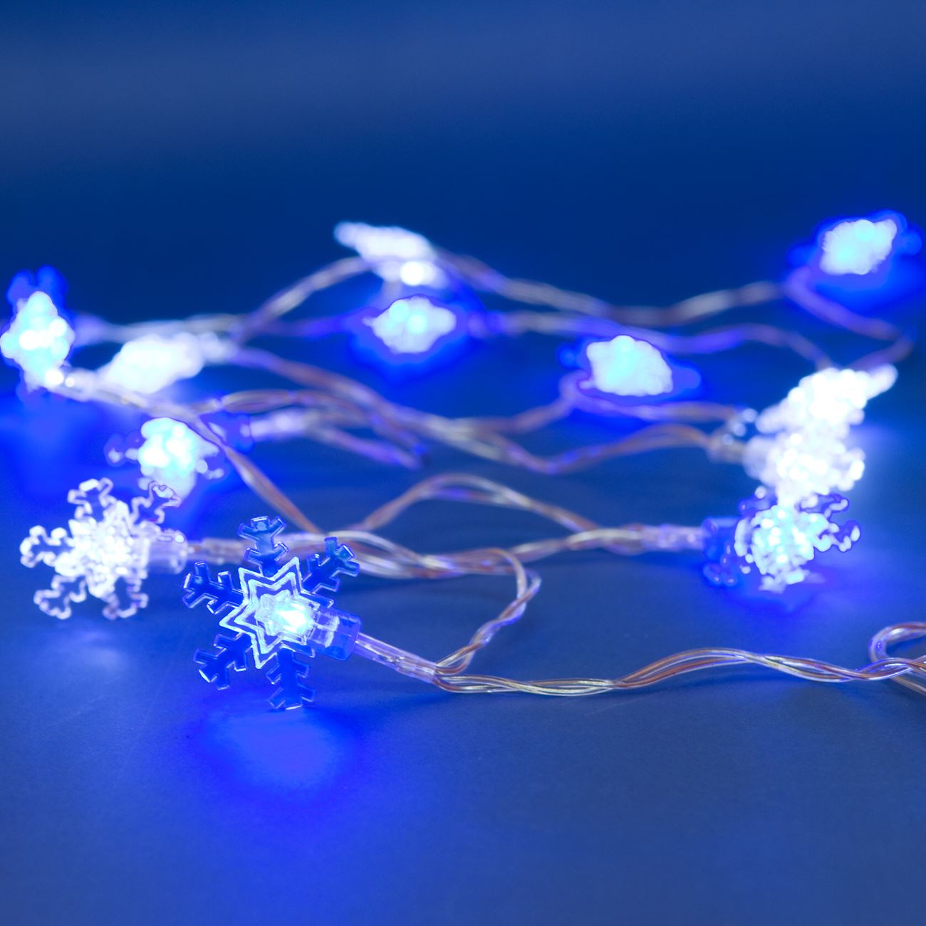 Instalatie de Craciun cu 15 leduri in forma de fulgi de zapada, DecorCasa, 1.7 m