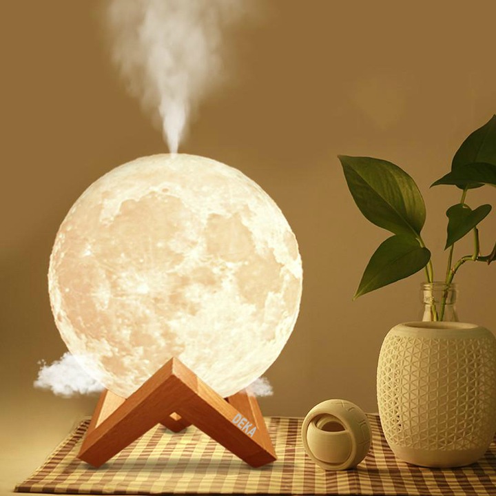 Lampa de veghe cu umidificator, Luna DEKA Moon 3D, Aromaterapie 880 ml, Reincarcabila cu acumulator, 13 cm, lumina 3 culori + stand lemn