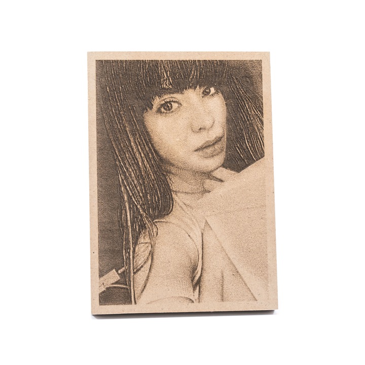 Гравюра на Ваша снимка, рециклирано дърво, размер 14х10 сантиметра