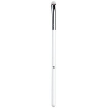 Pensula Ilu 421 Smudge it on pentru machiajul smokey eyes Pensula Ilu 421 Smudge it on pentru machiajul smokey eyes