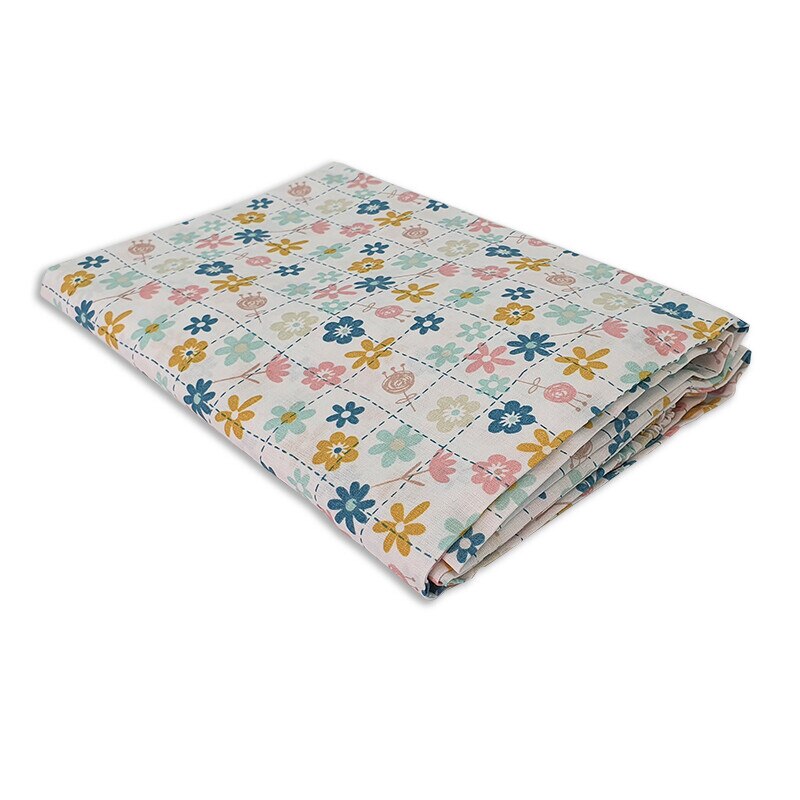 Cearceaf cu elastic KidsDecor, patut bebelus 70x120 cm imprimat cu floricele 