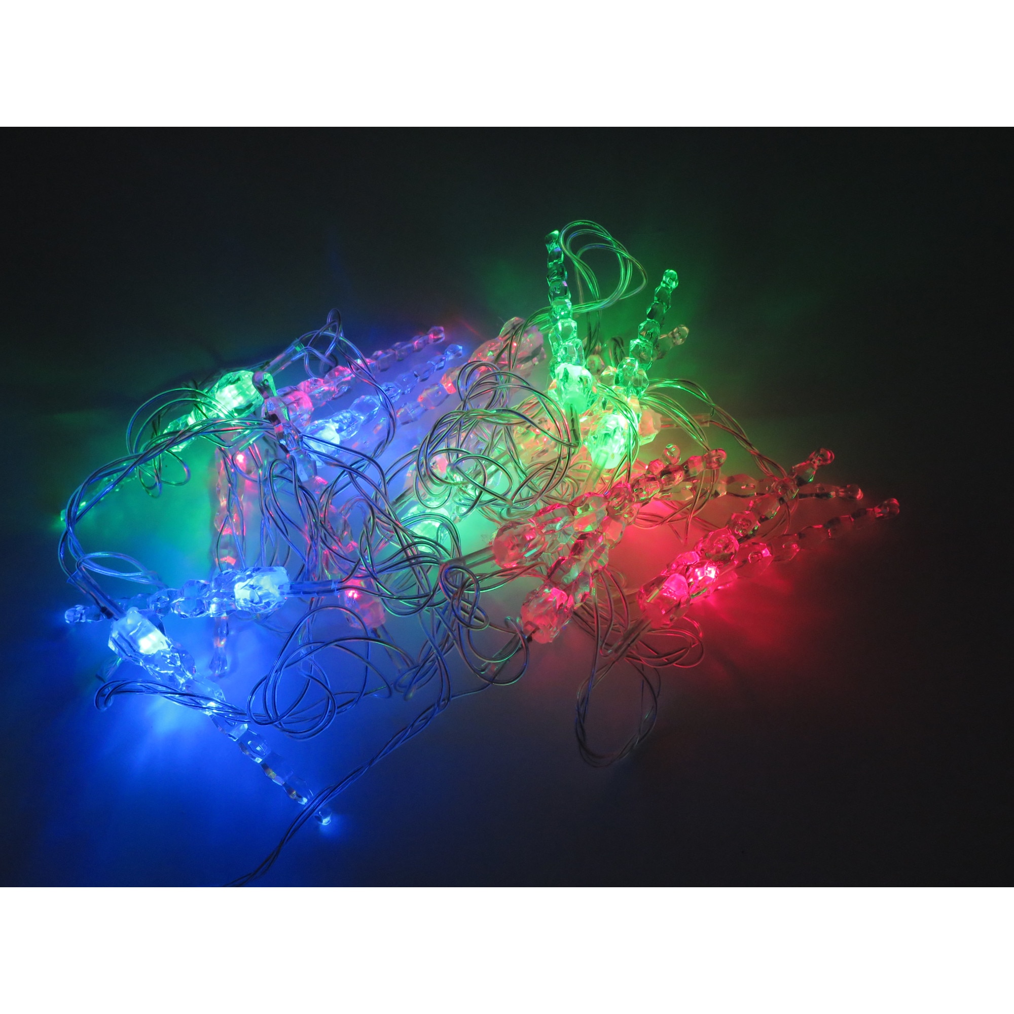 Instalatie cu turturi cu leduri care lumineaza multicolor, intermitent