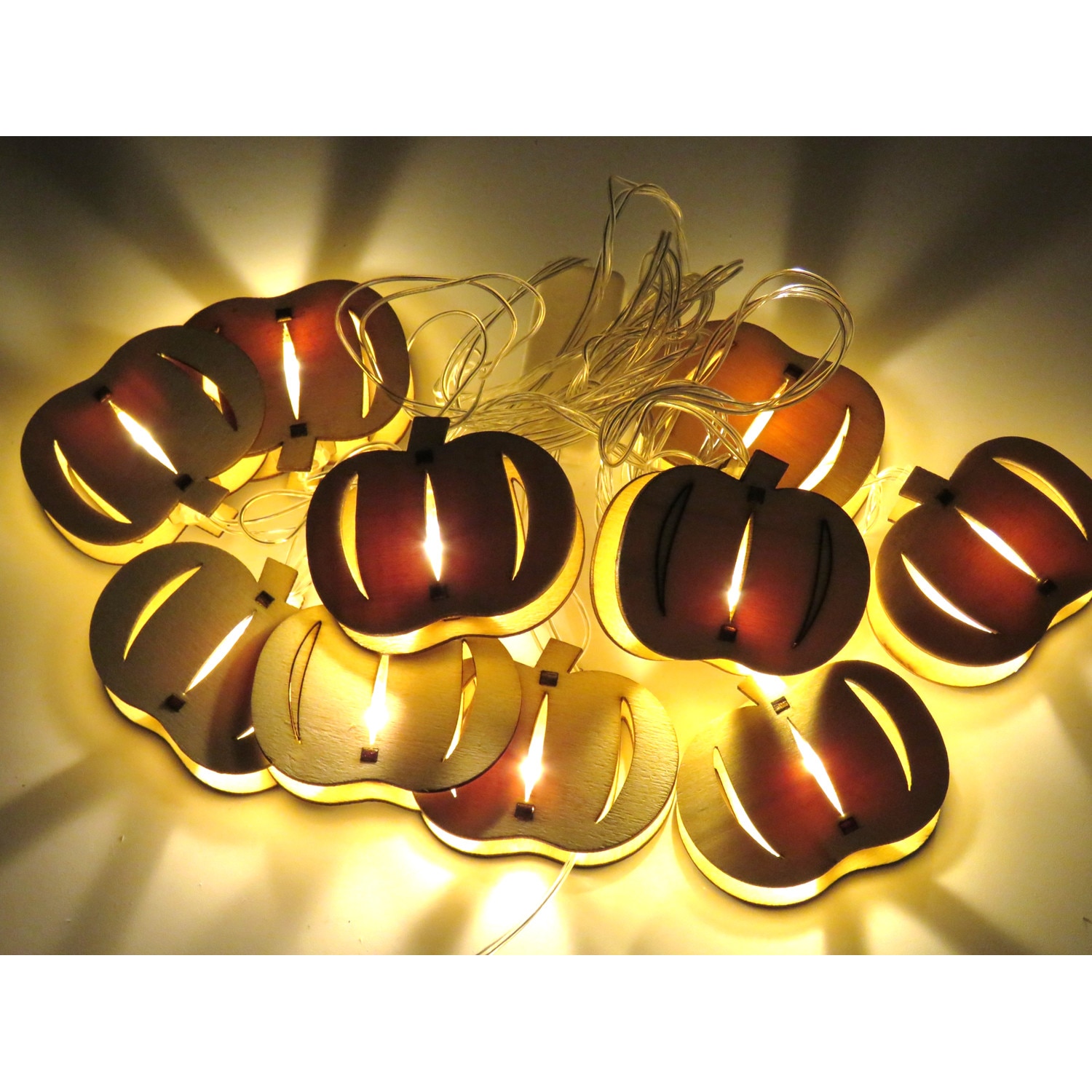 Decoratiune luminoasa cu leduri, figurine din lemn, 3m/5cm, dovleac