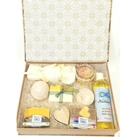 pachet cadou produse naturale 4 sapunuri 100 naturale lumanare ceara de palmier  prosop fata ulei de masaj revigorantsfera spumanta  hidratanta cutie cadou in forma de carte imagen 7_0_
0