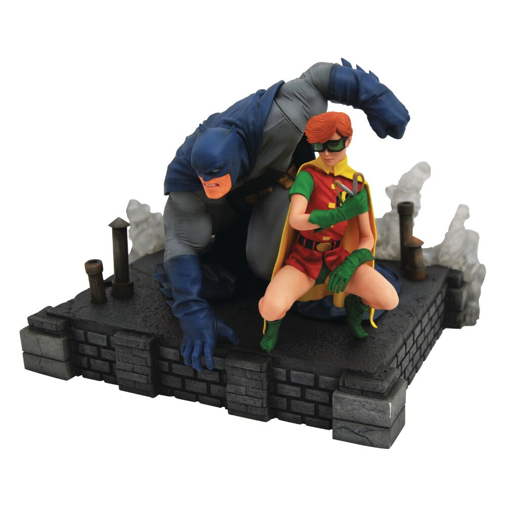 Figurina DC Gallery Dark Knight Returns Batman & Carrie Deluxe