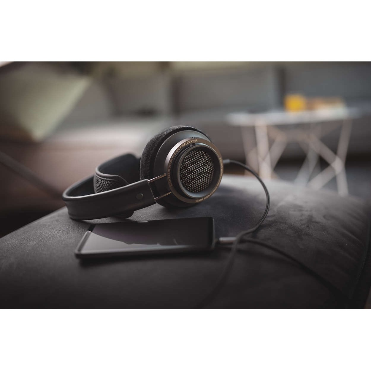 Casti audio Philips Fidelio X2HR/00, Hi-Fi, pernute Deluxe din burete cu memorie, atasare pe ureche, lungime cablu 3m, cablu detasabil, clema speciala, Negru