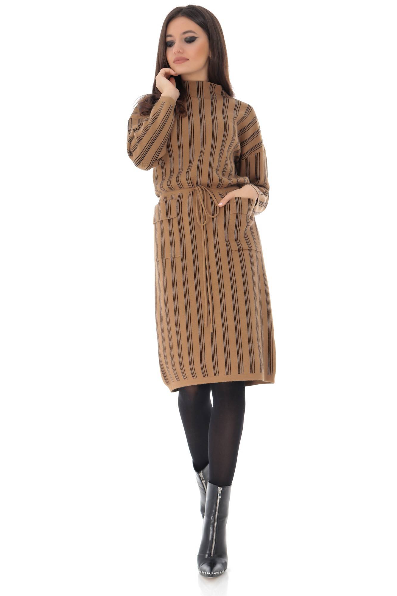 Rochie maro, ROH, cu doua buzunare frontale si dungi verticale