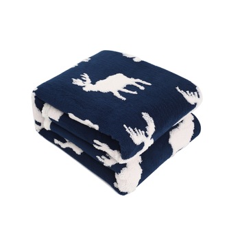 Patura Pufoasa Edenhome, Imprimeu Bleumarin si Reni Albi, Blanita Alba, 130x170 cm Patura Pufoasa Edenhome, Imprimeu Bleumarin si Reni Albi, Blanita Alba, 130x170 cm