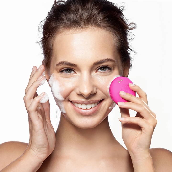 Set Picture Perfect: Peria si analizatorul LUNA play smart, actionate prin aplicatie + Crema-spuma pentru curatarea tenului, 20 ml