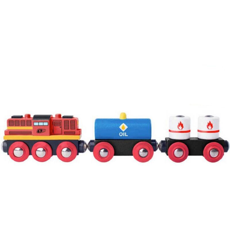 Locomotiva diesel din lemn cu vagoane pentru marfa, Woodyland