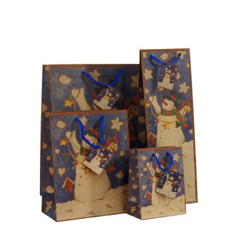 Set de 4 pungi cadou, om de zapada Set de 4 pungi cadou, om de zapada