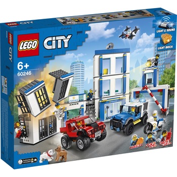 LEGO City Police - Sectie de politie 60246, 743 piese LEGO City Police - Sectie de politie 60246, 743 piese