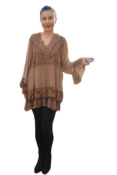 Bluza cu insertii de broderie si dantela,decolteu in V, D&J Exclussive, Maro Bluza cu insertii de broderie si dantela,decolteu in V, D&J Exclussive, Maro