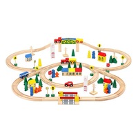 Circuit de tren cu accesorii din lemn