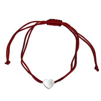 Bratara rosie cu medalion inima gravata cu litera ta Bratara rosie cu medalion inima gravata cu litera ta