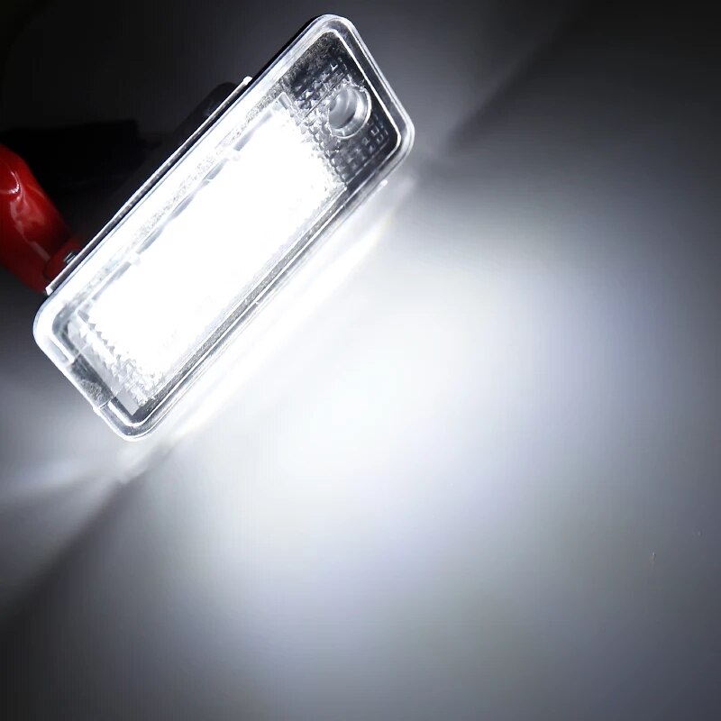 Комплект от 2 LED CanBus светлини за регистрационен номер, предназначени за  AUDI A3 A4 S4 RS4 B6 B7 A6 RS6 S6 C6 A5 S5 2D Cabrio Q7 A8 S8 RS4 Avant 