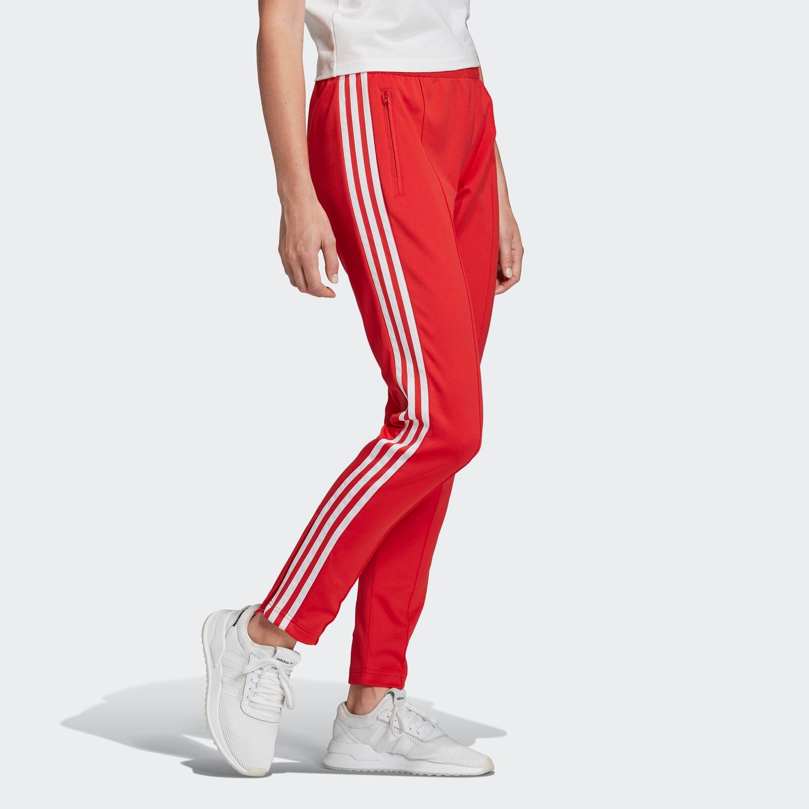 Красные штаны адидас. Adidas SST track Pants. Брюки адидас ориджинал Pants женские. Adidas Originals Red штаны. Adidas 3 Stripes Classic Red брюки.
