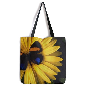 Geanta Tote Bag, Fluture pe floare, Model Multicolor, Genti Heartwork, 40 x 50 cm Geanta Tote Bag, Fluture pe floare, Model Multicolor, Genti Heartwork, 40 x 50 cm