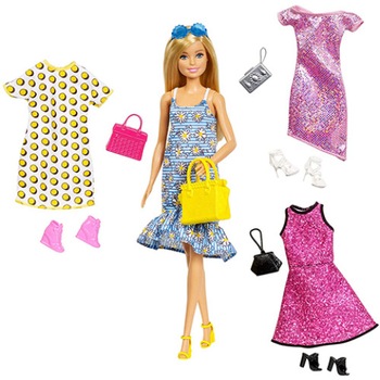 Set Papusa Barbie blonda cu trei tinute de schimb cu accesorii Set Papusa Barbie blonda cu trei tinute de schimb cu accesorii