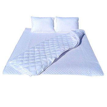 Set doua Perne 50x70 + Husa hipoalergenica + Pilota iarna 180x200 Plus, 140x200 Set doua Perne 50x70 + Husa hipoalergenica + Pilota iarna 180x200 Plus, 140x200