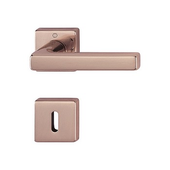 Maner usa interior, Hoppe Dallas, cu rozeta patrata pentru cheie, material alama, culoare alama satinat 124x49mm Maner usa interior, Hoppe Dallas, cu rozeta patrata pentru cheie, material alama, culoare alama satinat 124x49mm