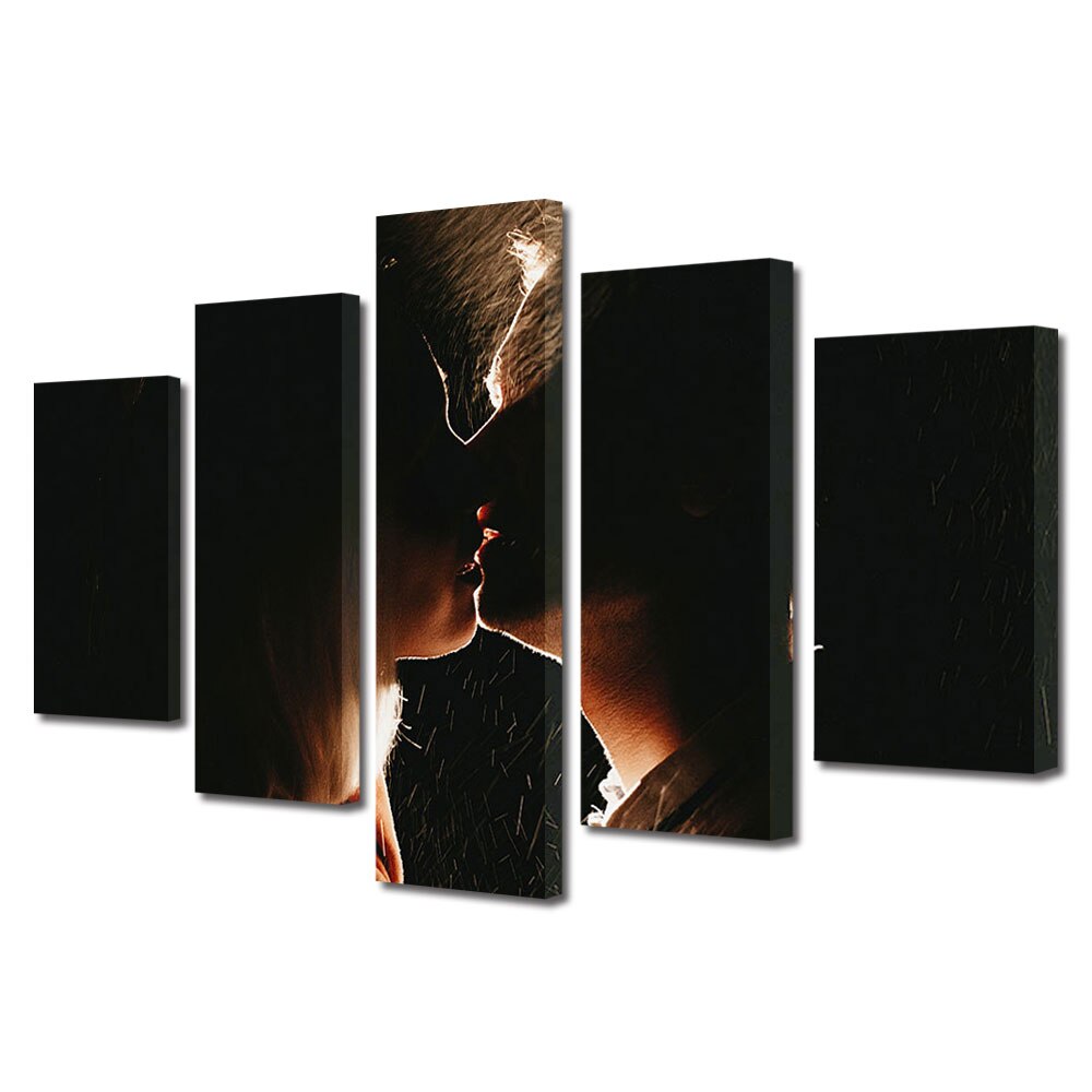 Set Tablouri Multicanvas 5 piese Colectia Ziua Indragostitilor, Dragobete, Valentine's Day, Sarut pe intuneric, Decoratiuni Moderne pentru Casa, 120 x 225 cm