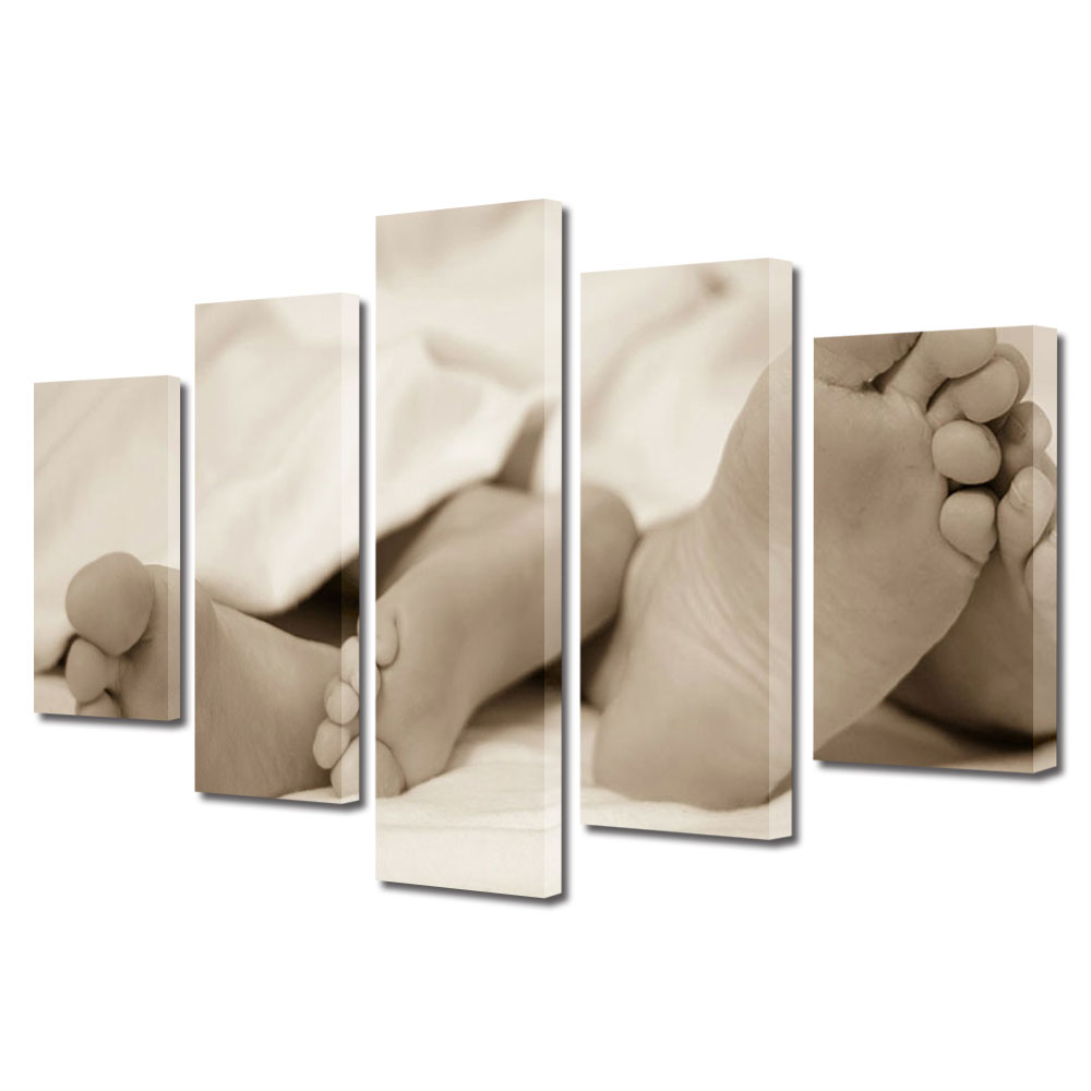 Set Tablouri Multicanvas 5 piese Colectia Ziua Indragostitilor, Dragobete, Valentine's Day, Picioare indragostite in pat, Decoratiuni Moderne pentru Casa, 120 x 225 cm