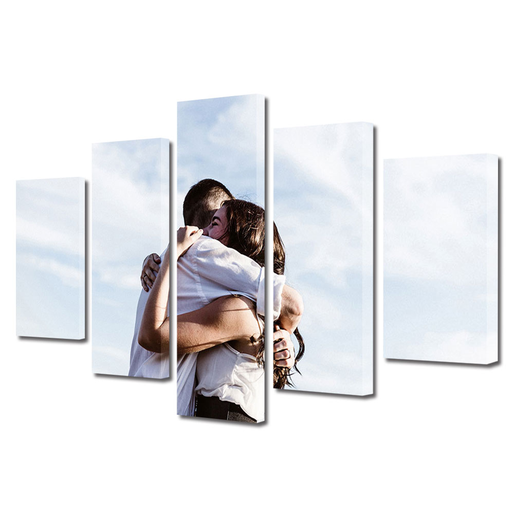 Set Tablouri Multicanvas 5 piese Colectia Ziua Indragostitilor, Dragobete, Valentine's Day, Imbratisare sub cerul senin, Decoratiuni Moderne pentru Casa, 120 x 225 cm