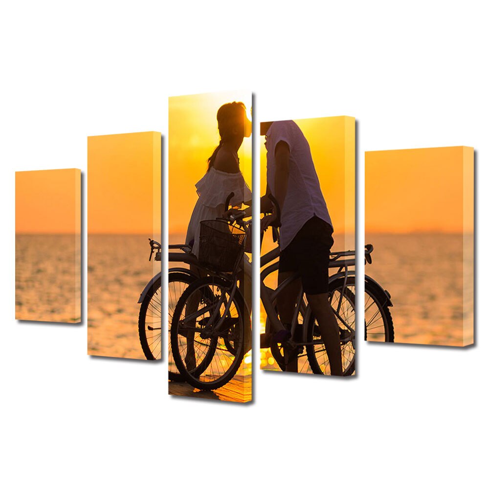 Set Tablouri Multicanvas 5 piese Colectia Ziua Indragostitilor, Dragobete, Valentine's Day, Sarutul langa biciclete, Decoratiuni Moderne pentru Casa, 120 x 225 cm