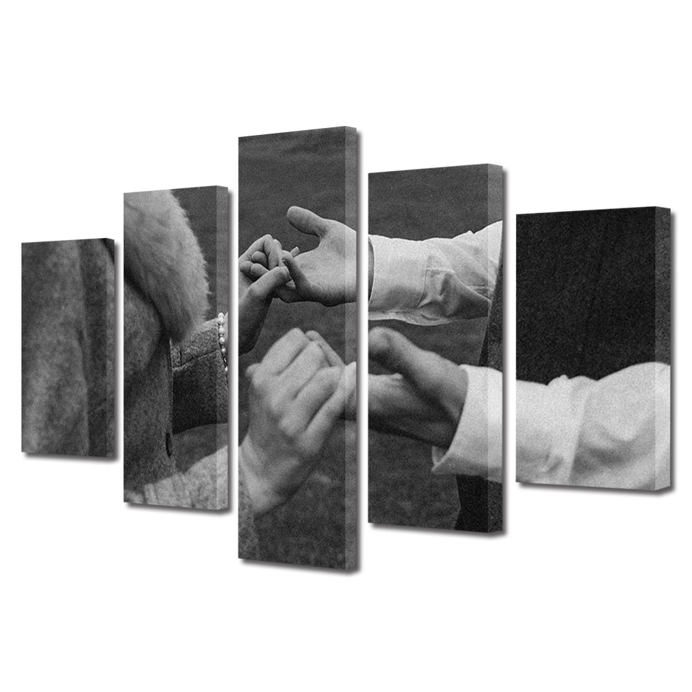 Set Tablouri Multicanvas 5 piese Colectia Ziua Indragostitilor, Dragobete, Valentine's Day, Atingere intre maini, Decoratiuni Moderne pentru Casa, 120 x 225 cm