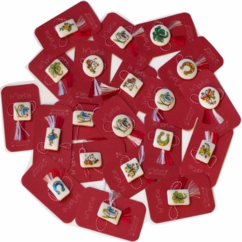 Set 20 buc, Martisoare Mestesugite din portelan, alb cu decor simbol de primavara multicolor Set 20 buc, Martisoare Mestesugite din portelan, alb cu decor simbol de primavara multicolor