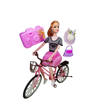 Set Papusa Cocheta pe Bicicleta cu Aparat Foto, Palarie si Poseta Set Papusa Cocheta pe Bicicleta cu Aparat Foto, Palarie si Poseta