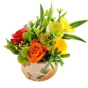 Aranjament floral, Sevirox Decor, cu trandafiri din sapun, rosu,portocaliu,galben