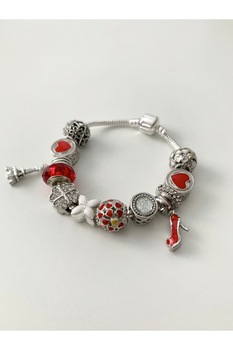 Bratara Elaine metalica de culoare rosie cu 12 charmuri, ideala martisor, aniversare, zi de nastere Bratara Elaine metalica de culoare rosie cu 12 charmuri, ideala martisor, aniversare, zi de nastere