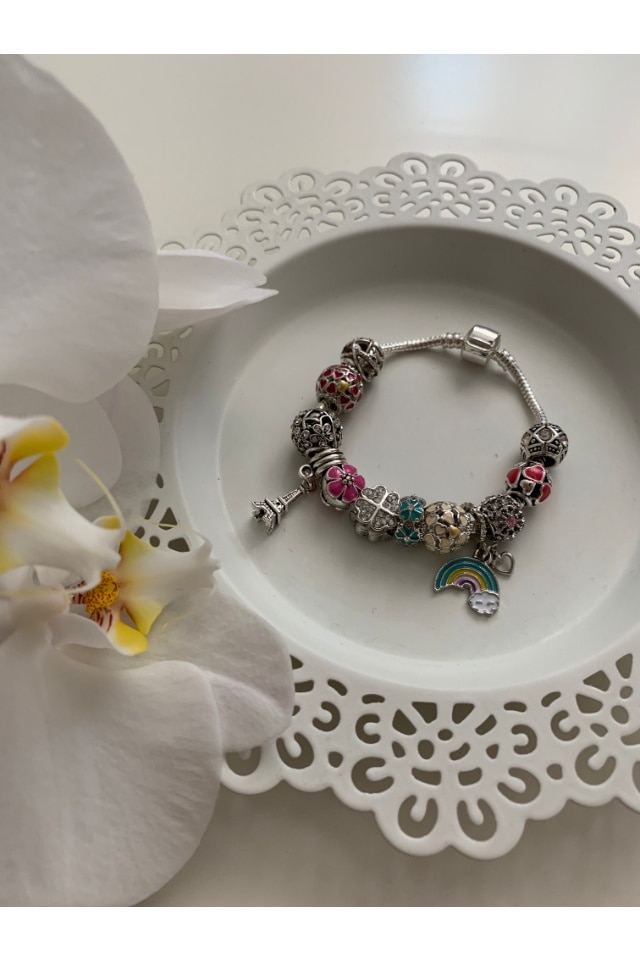 Bratara Hazel metalica de culoare roz cu 12 charmuri, ideala martisor, aniversare, zi de nastere