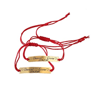 Set de 2 bratari personalizate, Banadesigns, din alama aurie cu nume si data, cu inchidere macrame ajustabila, Rosu Set de 2 bratari personalizate, Banadesigns, din alama aurie cu nume si data, cu inchidere macrame ajustabila, Rosu