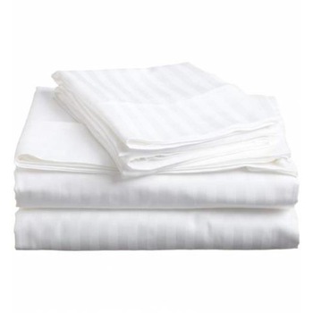 Set din 6 piese de lenjerie pat , pentru copii , de culoare alba , din bumbac damasc dungi late , cu dimensiunile 60/120 Set din 6 piese de lenjerie pat , pentru copii , de culoare alba , din bumbac damasc dungi late , cu dimensiunile 60/120