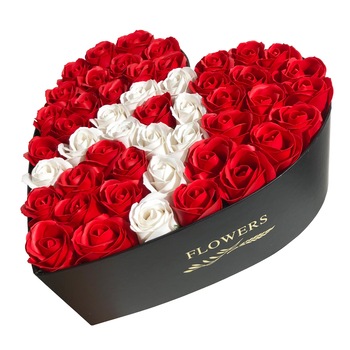 Litera A din Trandafiri - Cutie in forma de inima, Colorissima, 29cm Litera A din Trandafiri - Cutie in forma de inima, Colorissima, 29cm