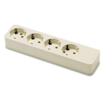 Capat prelungitor shucko patru prize 230V 16A Famatel Capat prelungitor shucko patru prize 230V 16A Famatel