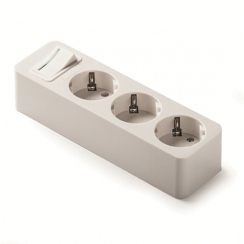 Capat prelungitor shucko trei prize 230V 16A cu intrerupator luminos Famatel
