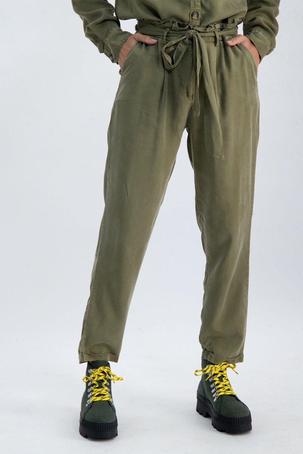 Garcia, Pantaloni conici din lyocell cu cordon in talie, Verde oliv, XS