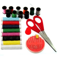 Set pentru croitorie, foarfeca, diferite ace, papiote si bobine pentru masina de cusut