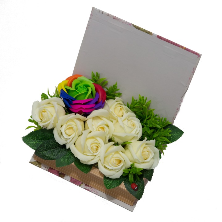 Флорален аранжимент от 9 бели многоцветни сапунени рози, Clauvis Trade, форма на книга